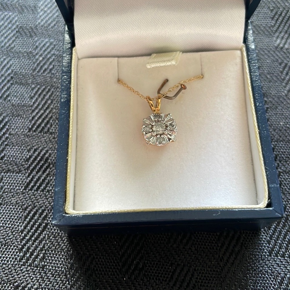 10K Yellow Gold Diamond Brilliant Pendant